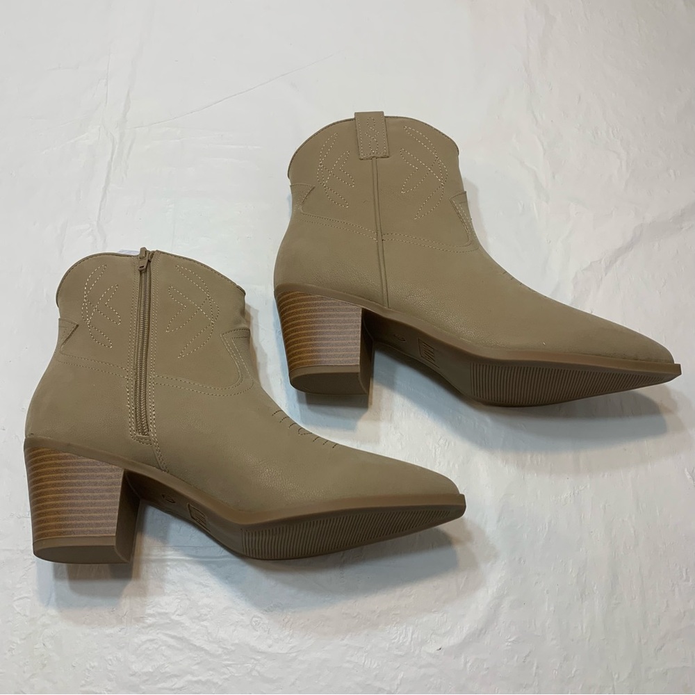 MIA Deeann Western Boot Tan Heeled Ankle Bootie New Womens 8.5